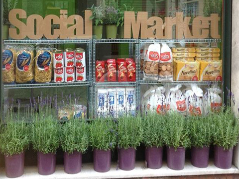 Vetrina Social Market Terza a Milano